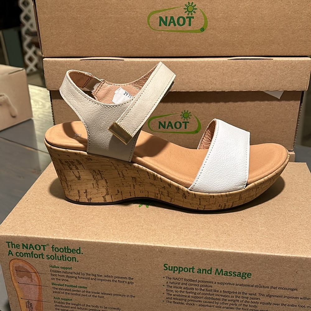 Naot Summer Leather Platform Wedge in white and Ivory - Picture 2 of 3